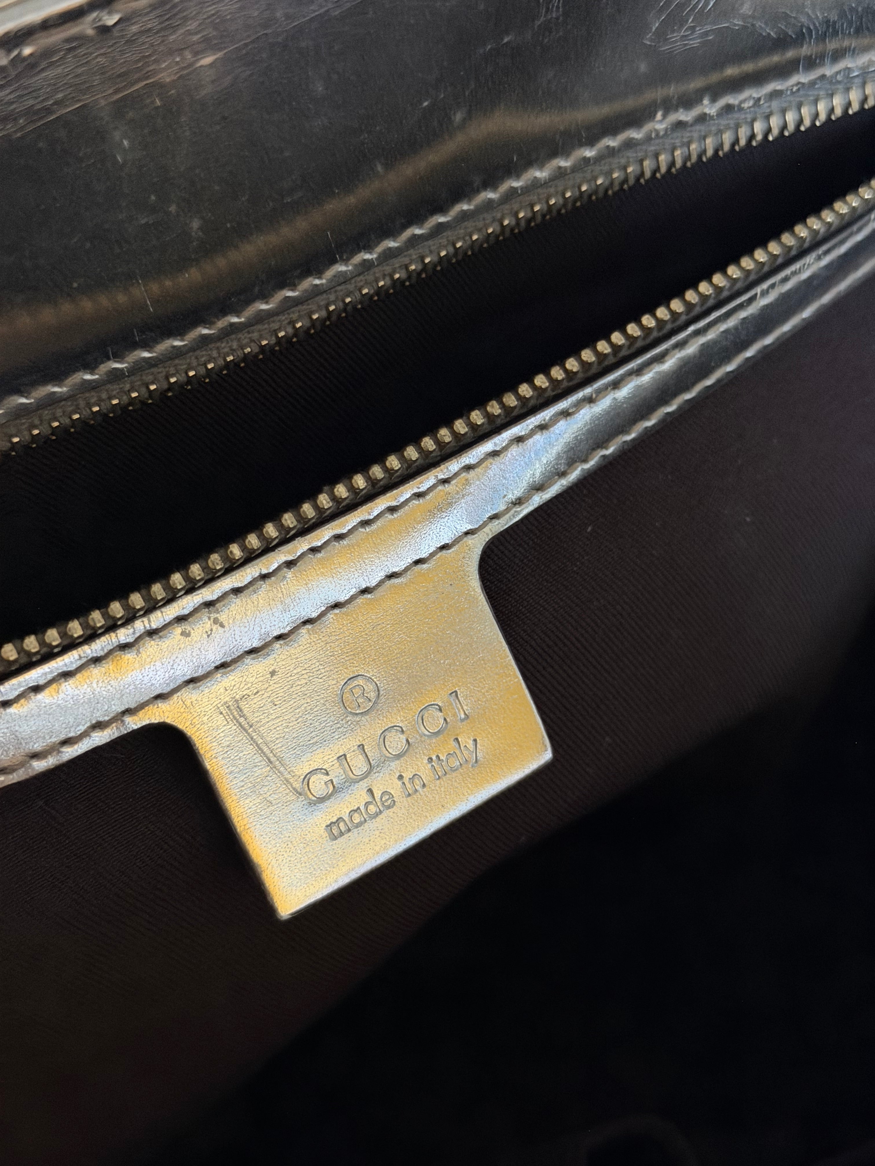 Gucci bow buckle bag