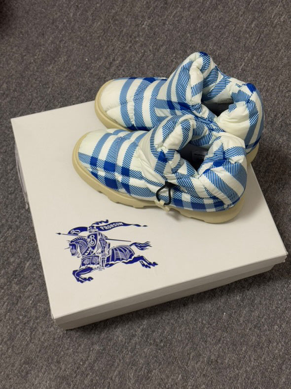 Burberry snow boots