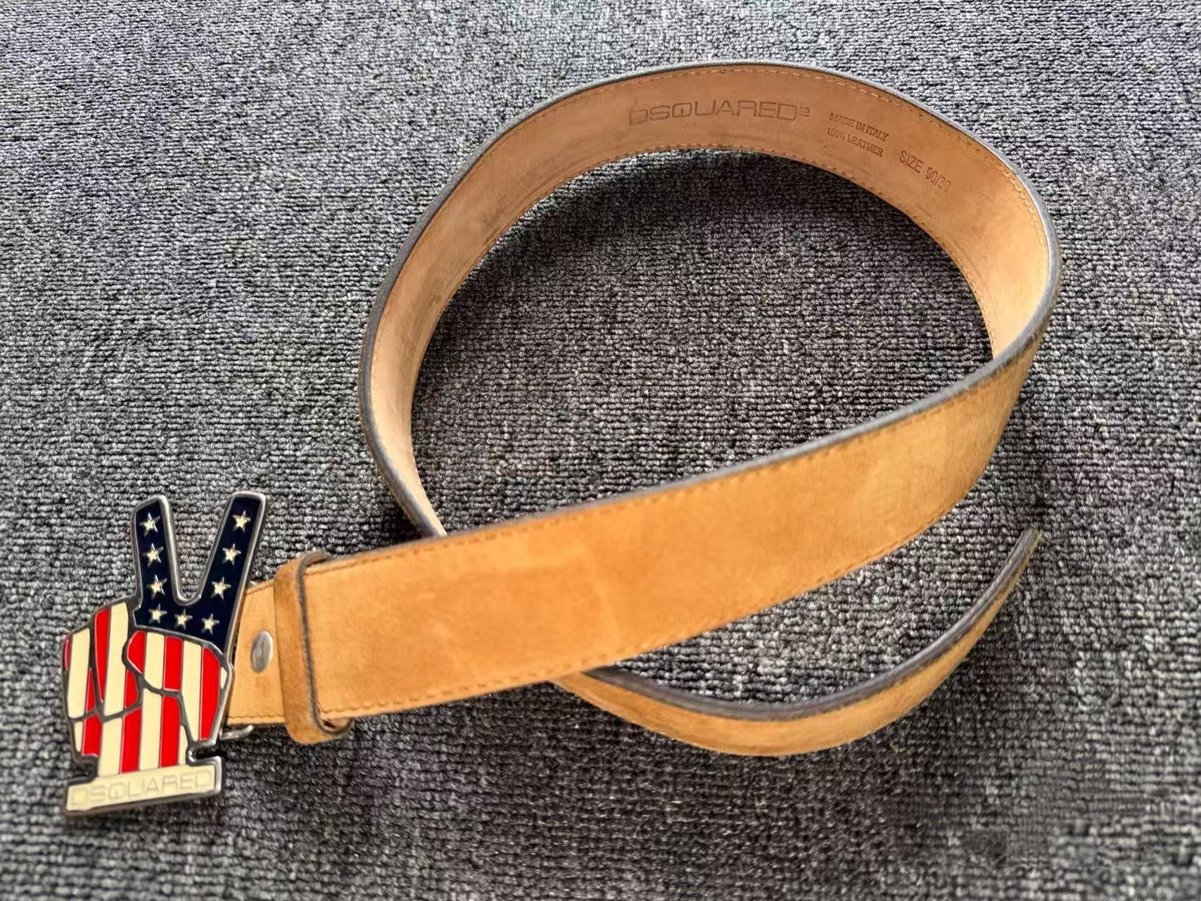 dsquared2 V-shaped hand shaped national flag belt
