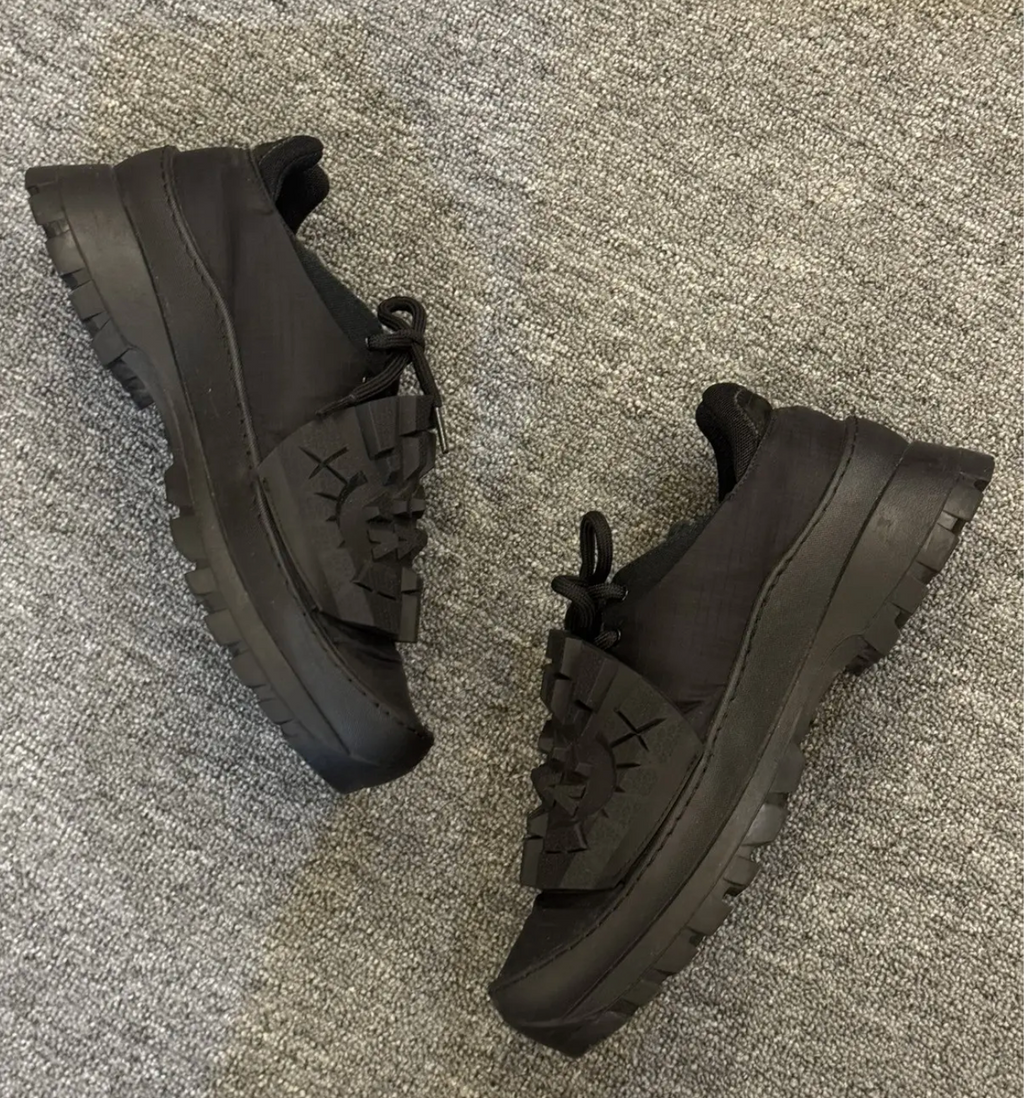 424 on Fairfax trainers