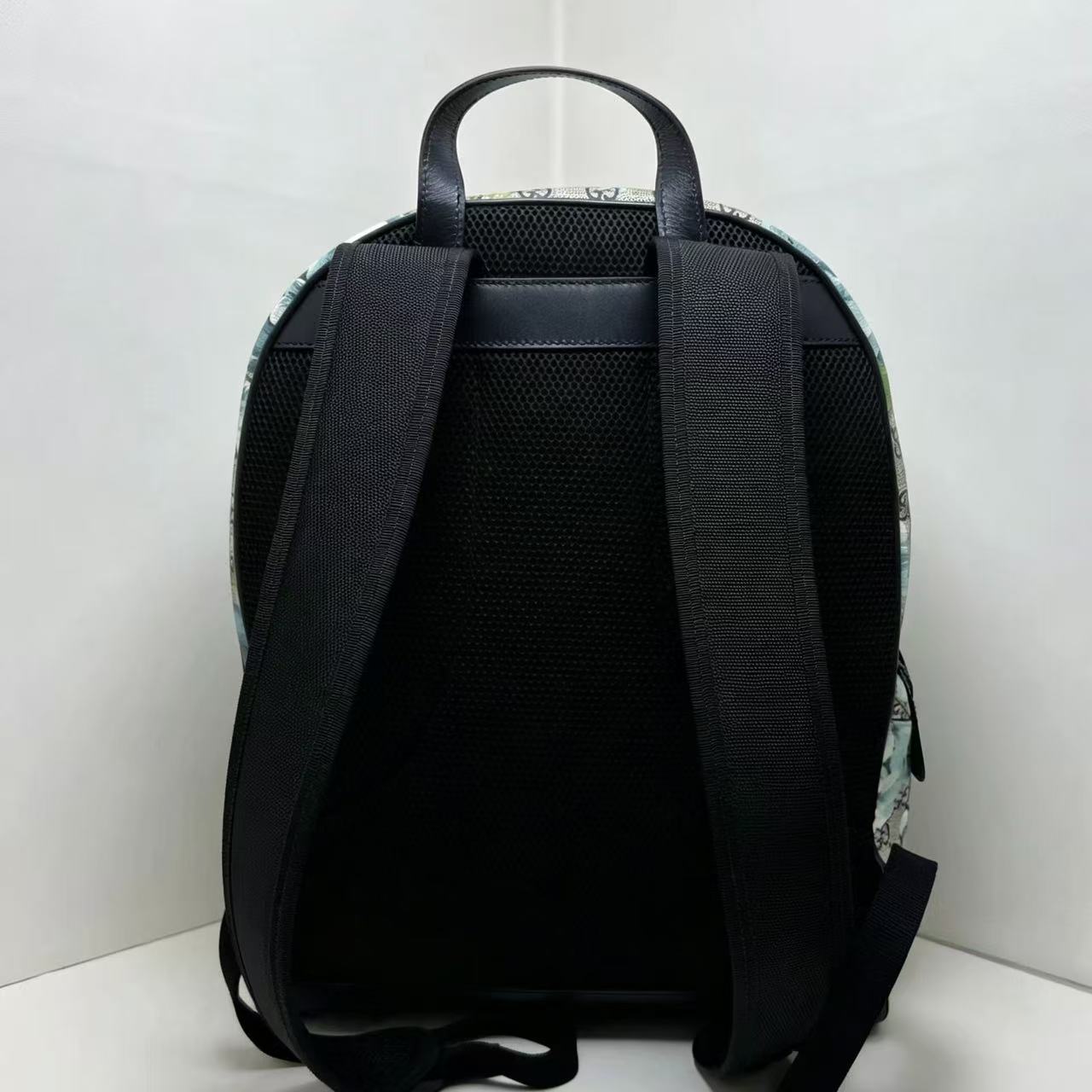 Gucci GG Supreme Monogram Blooms Small Day Backpack