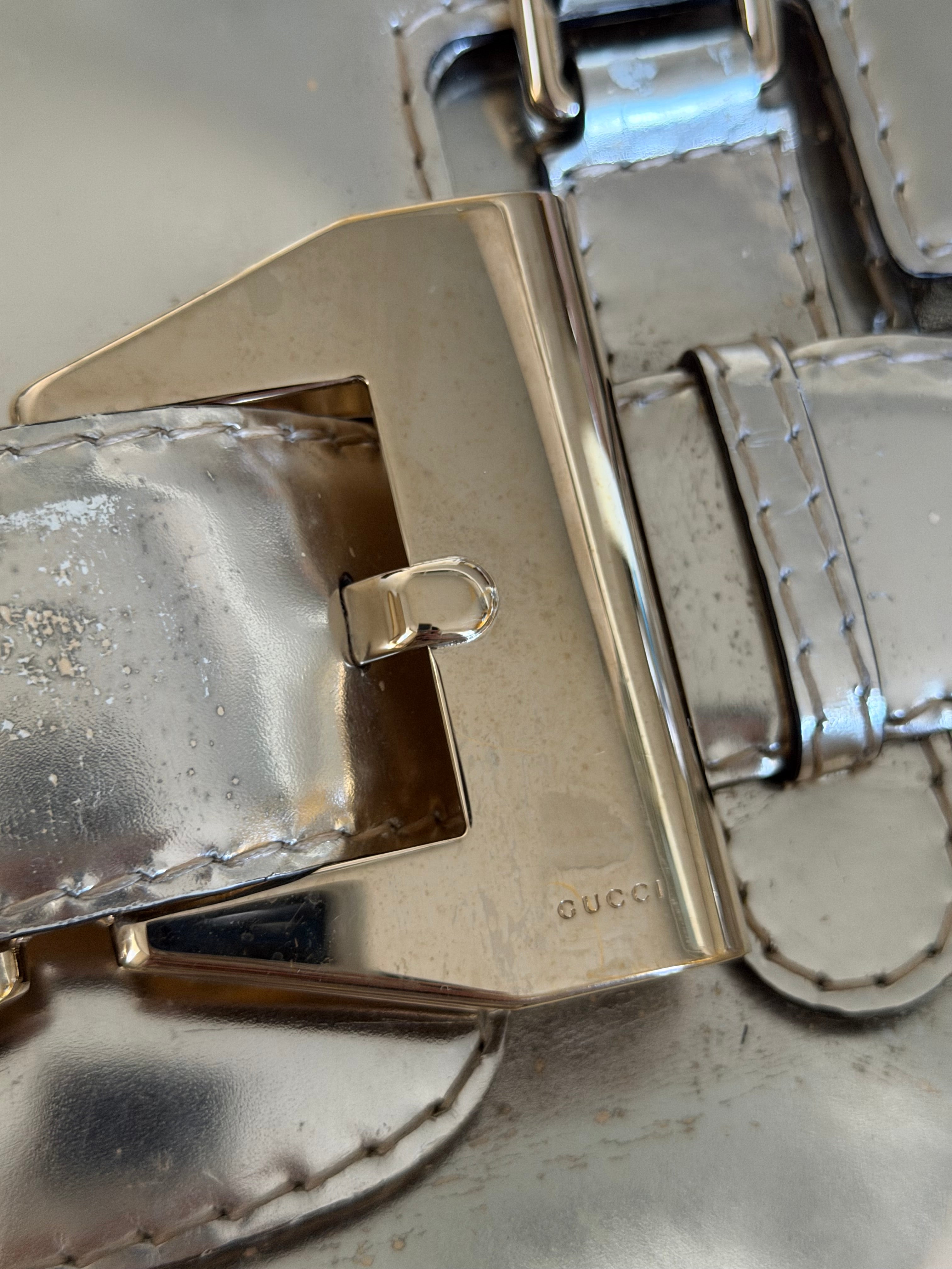 Gucci bow buckle bag