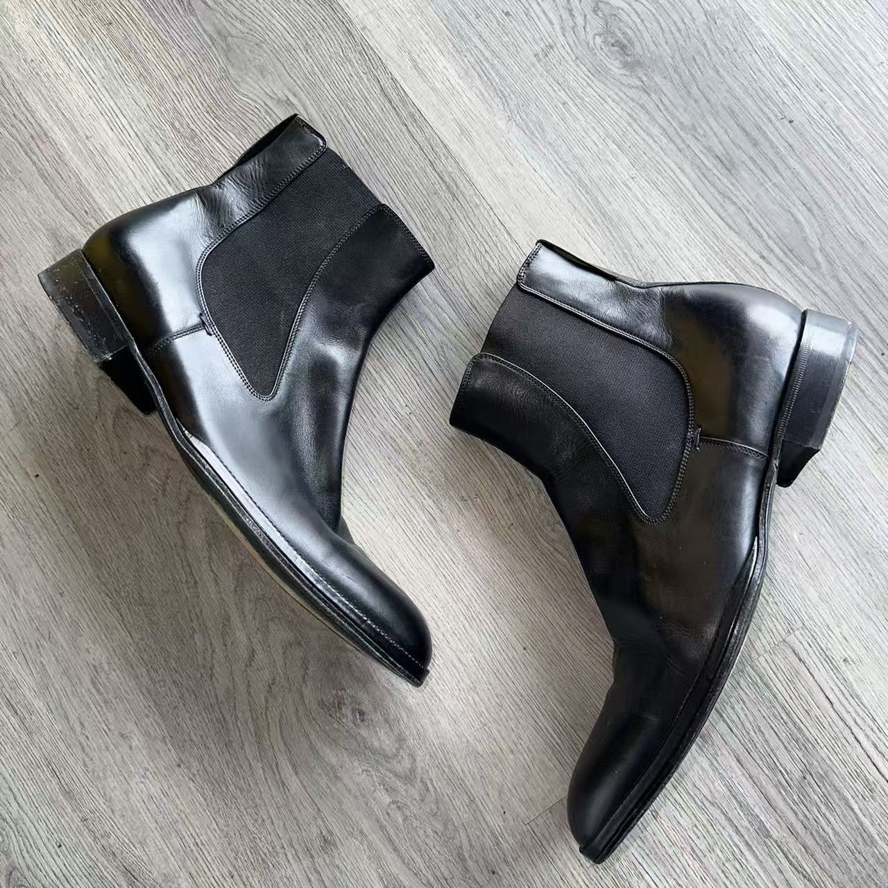 Saint Laurent Stanton Leather Chelsea Boots