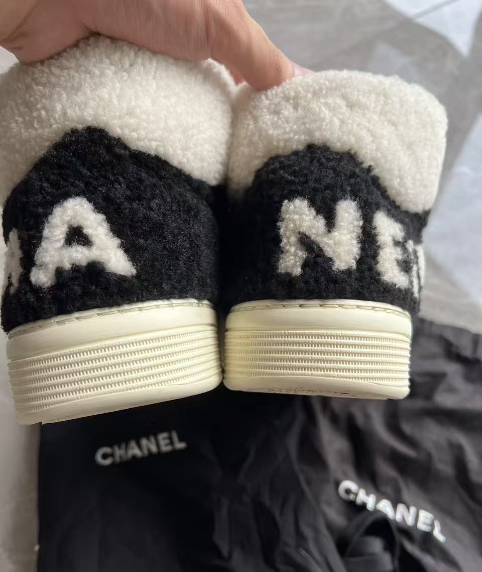Chanel 2019 wool sneaker