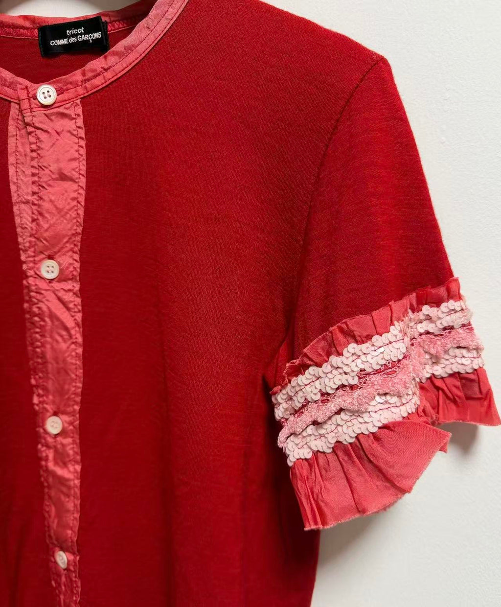 Tricot COMME des GARÇONS short sleeve tee with ruffle lace cuffs