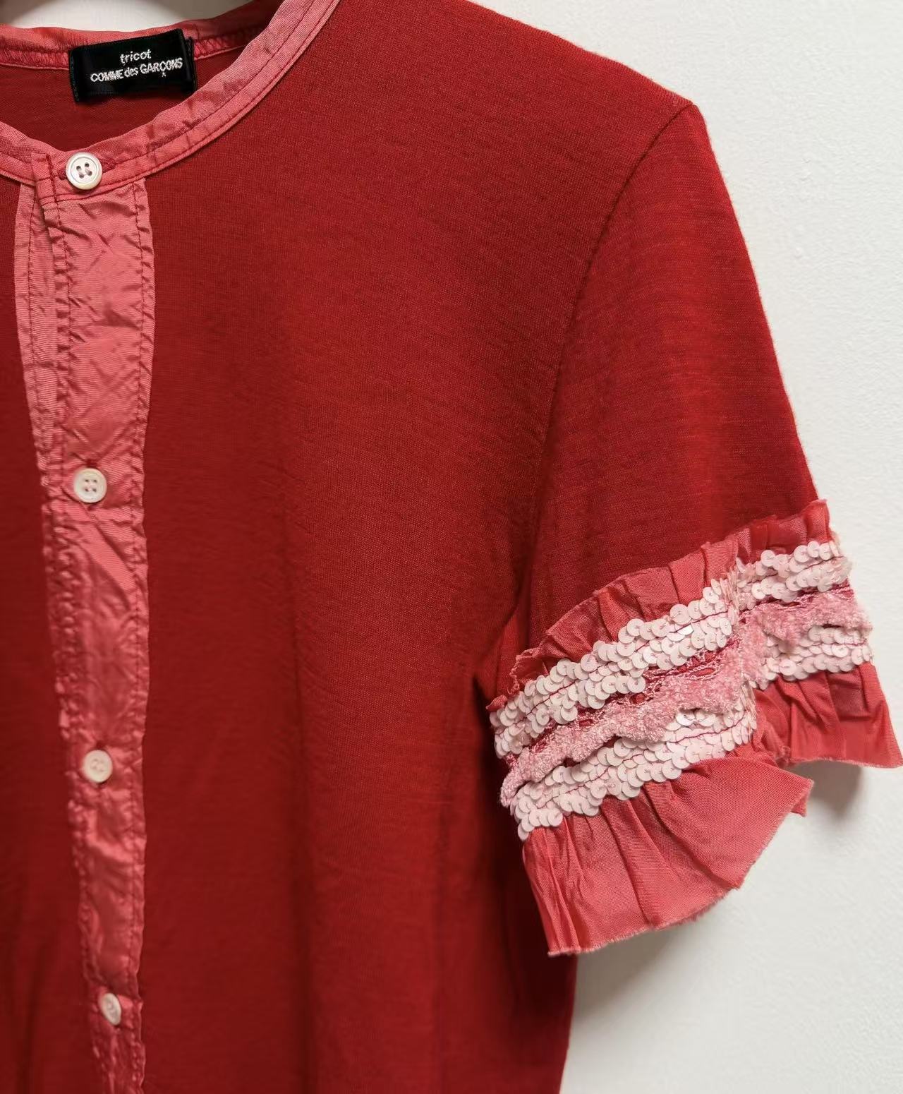 Tricot COMME des GARÇONS short sleeve tee with ruffle lace cuffs