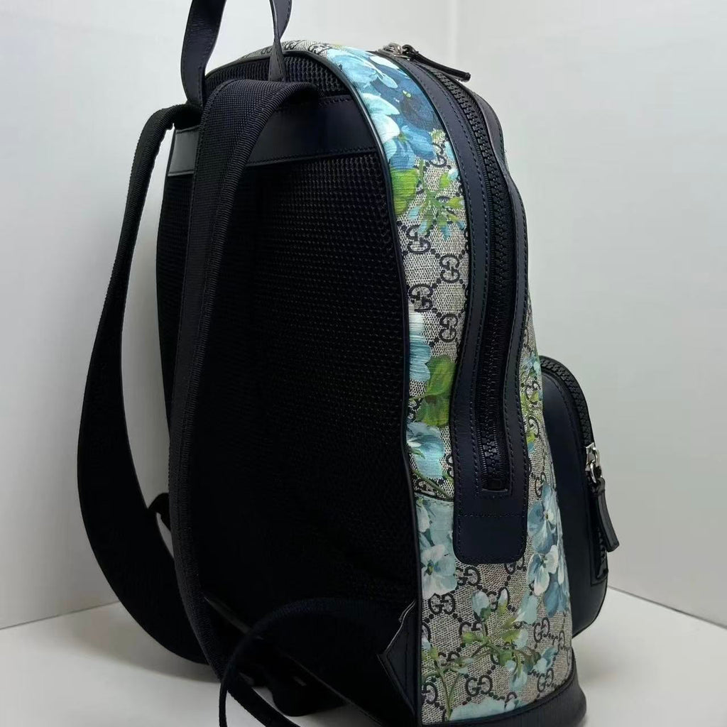 Gucci GG Supreme Monogram Blooms Small Day Backpack