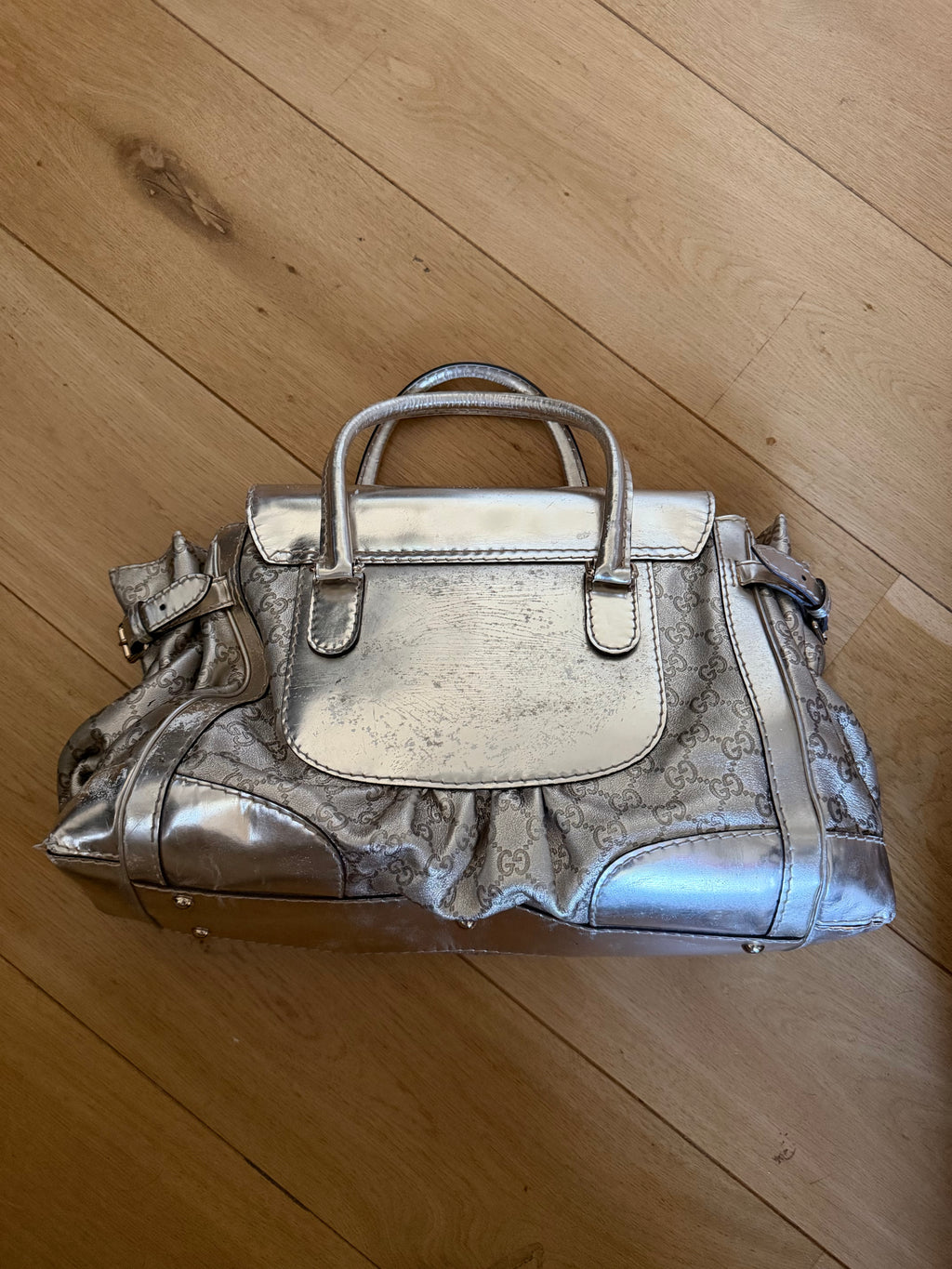 Gucci bow buckle bag