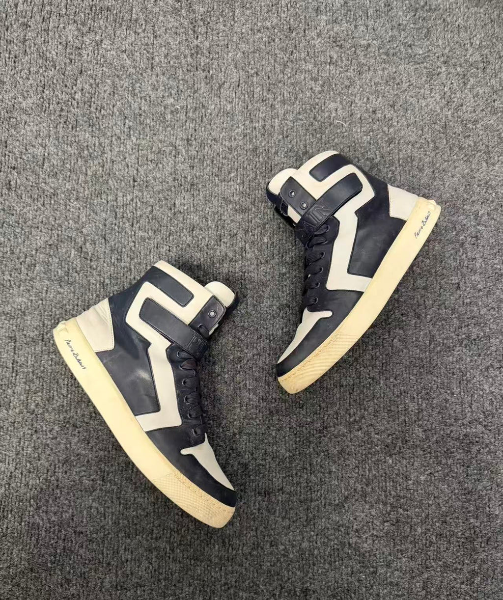 Pierre Balmain Leather High top Sneakers