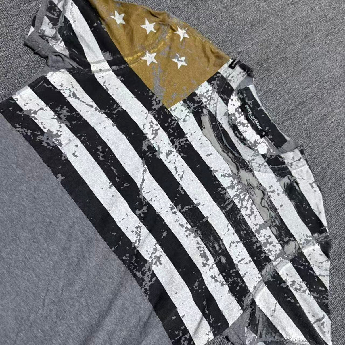 Dolce&Gabbana Grey Distressed US Flag Tee
