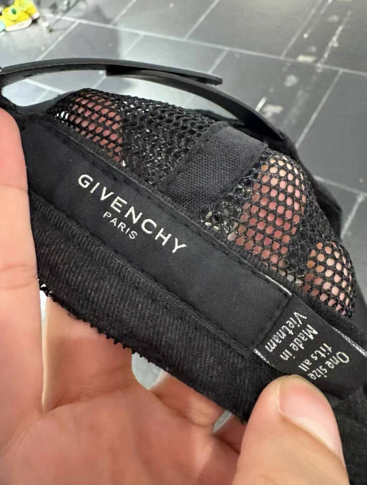 Givenchy stars rivets cap