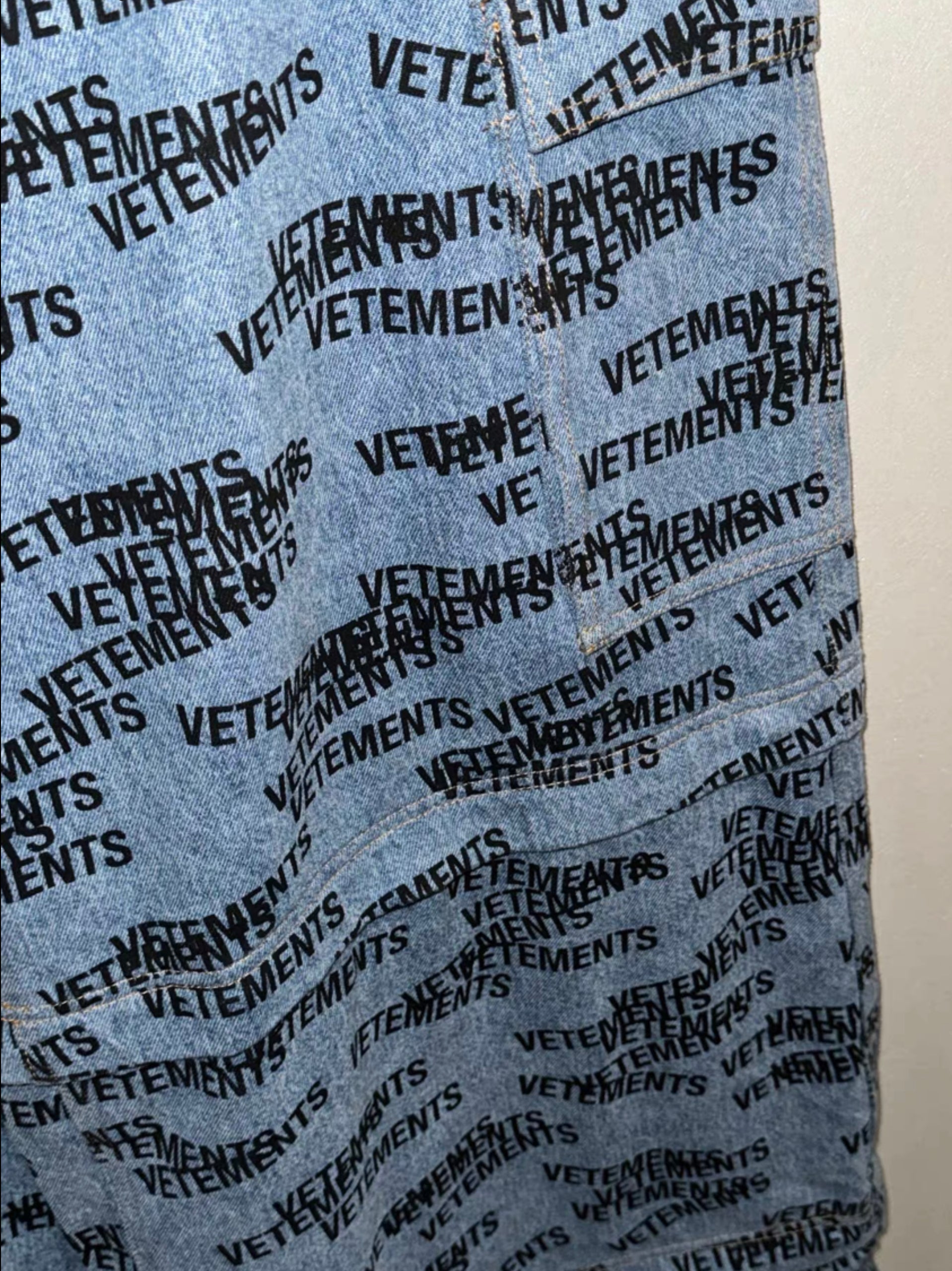 Vetements overprint convertible jeans