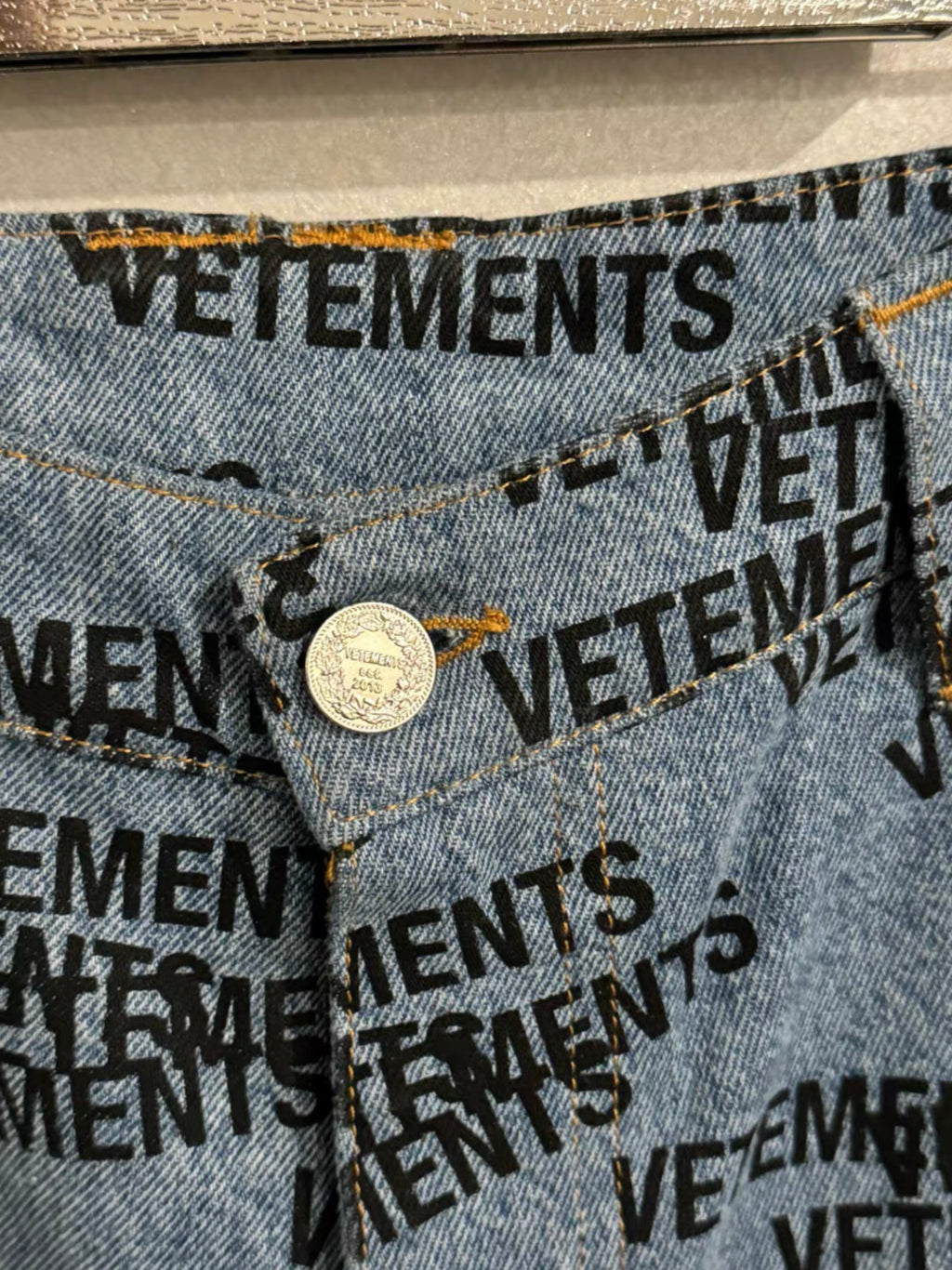 Vetements overprint convertible jeans