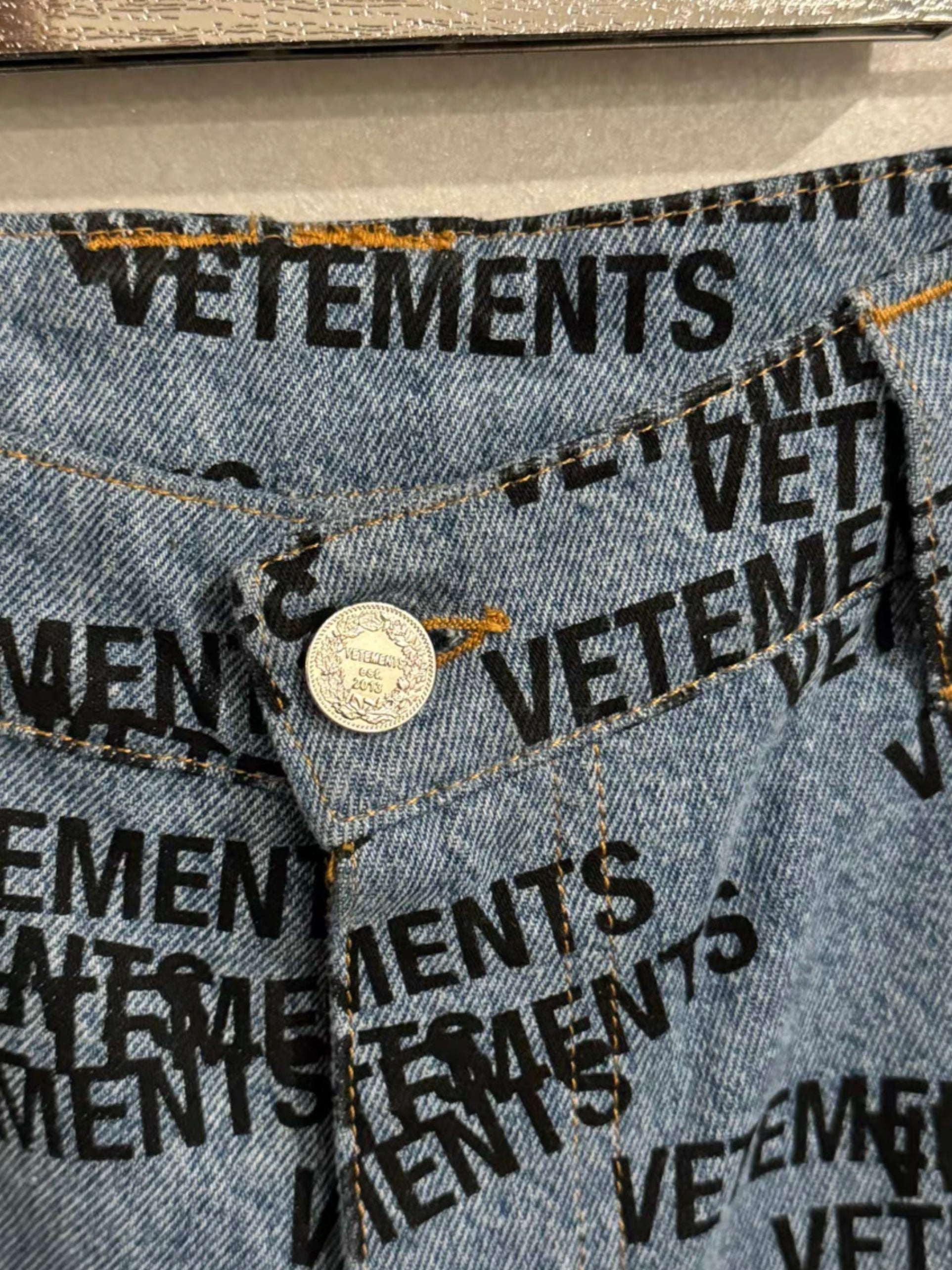 Vetements overprint convertible jeans