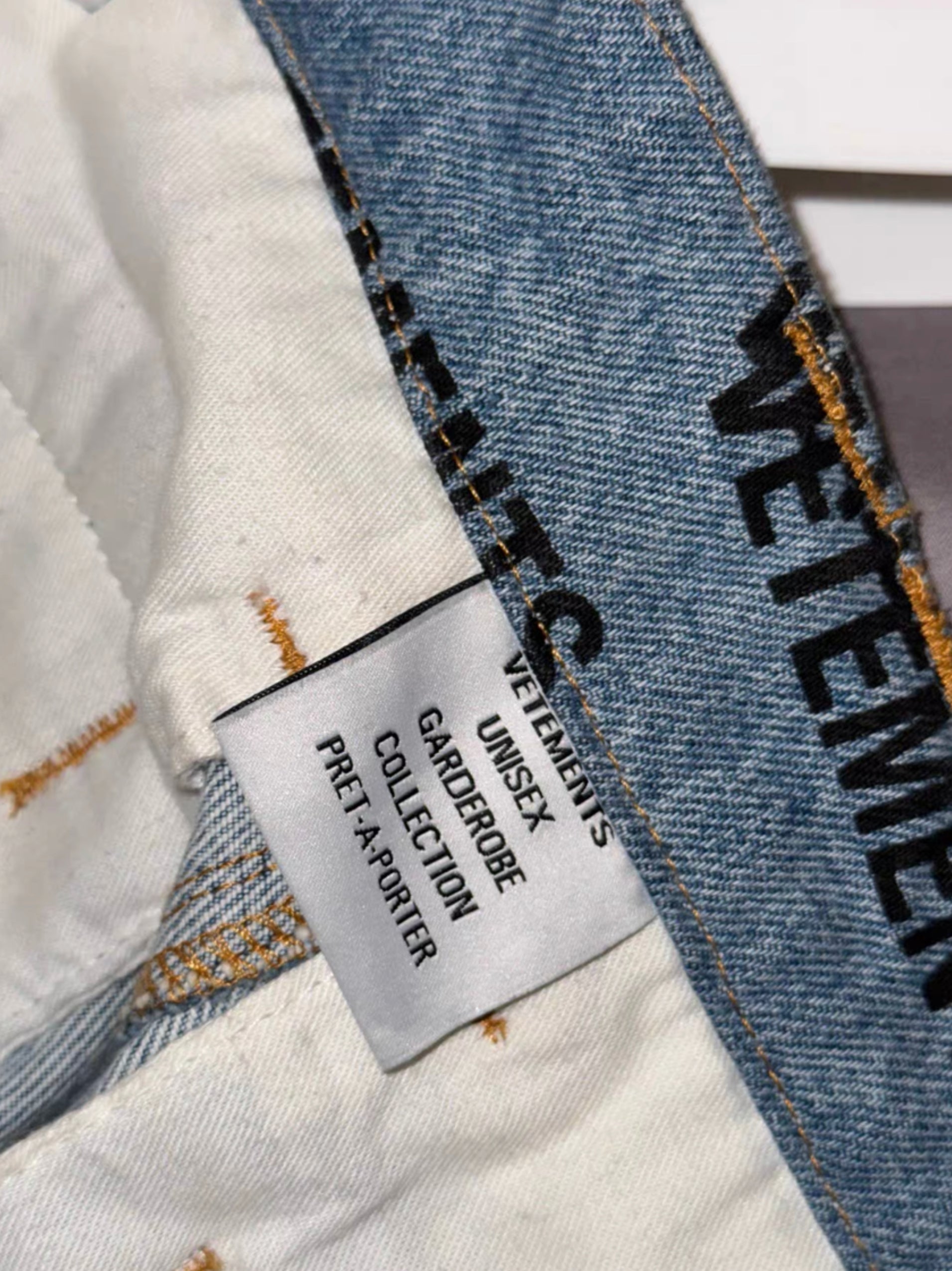 Vetements overprint convertible jeans