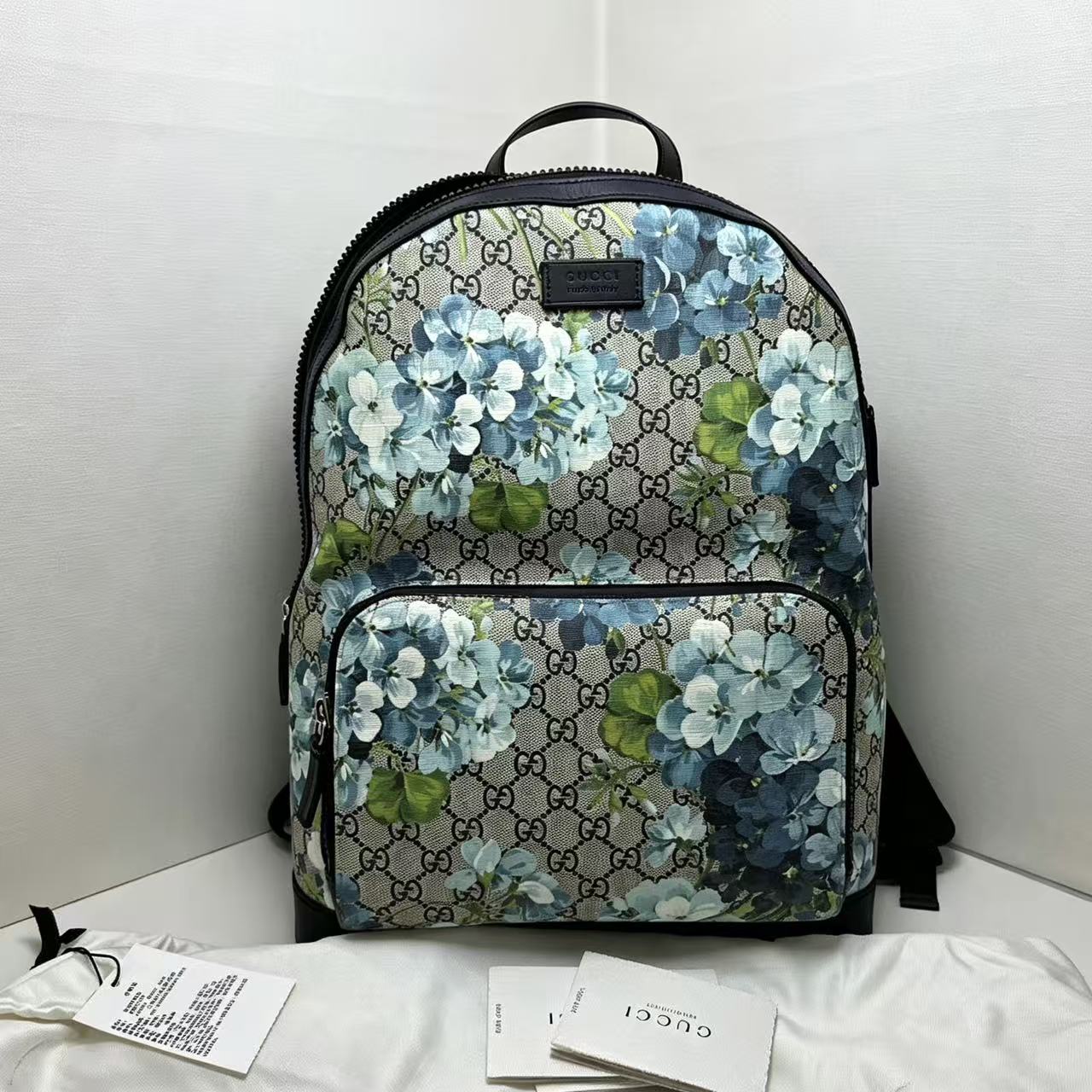 Gucci GG Supreme Monogram Blooms Small Day Backpack