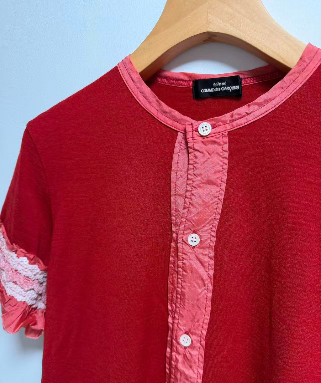 Tricot COMME des GARÇONS short sleeve tee with ruffle lace cuffs