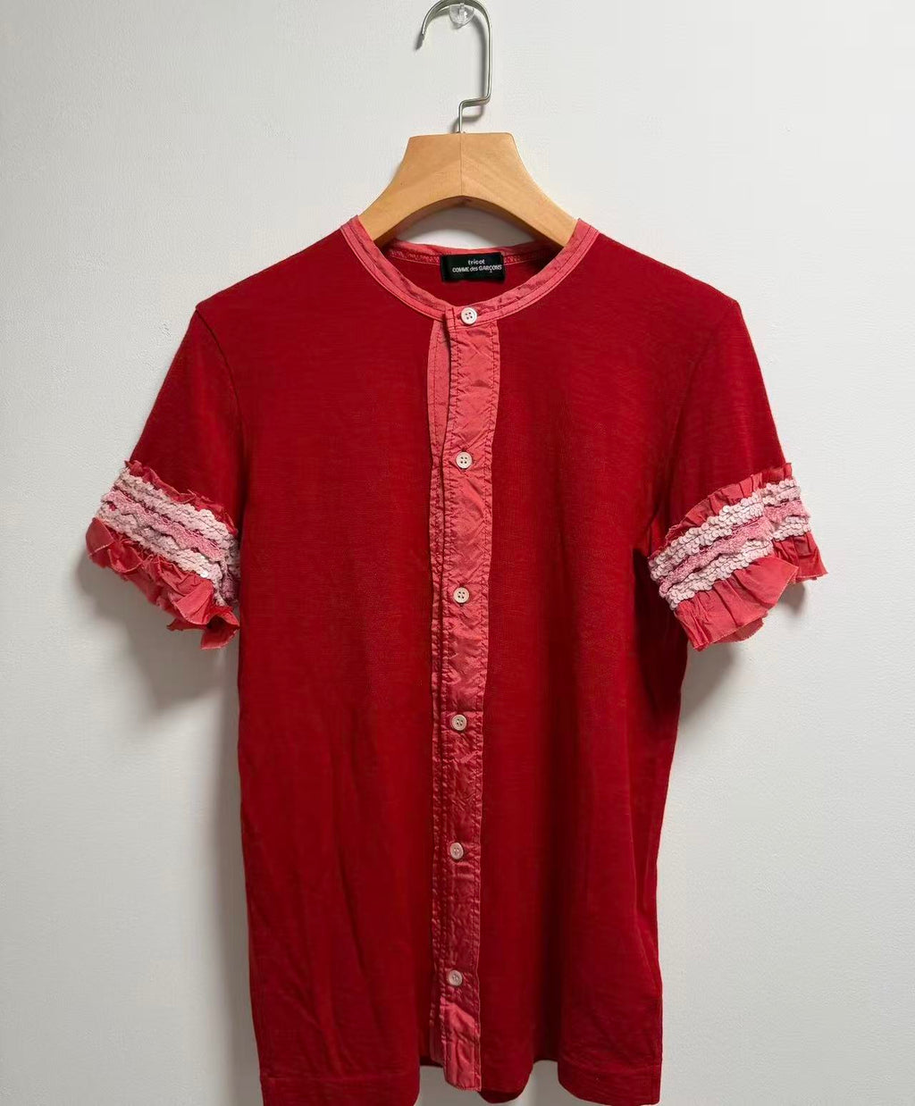 Tricot COMME des GARÇONS short sleeve tee with ruffle lace cuffs