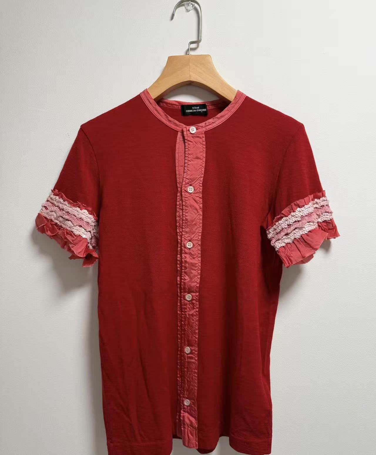 Tricot COMME des GARÇONS short sleeve tee with ruffle lace cuffs
